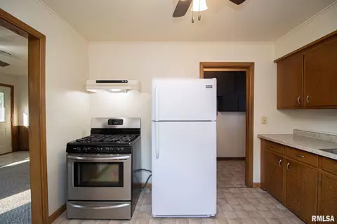 602 Spring St, Washington, IL 61571 photo 5
