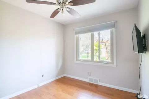 221 E Pine St, Metamora, IL 61548 photo 13