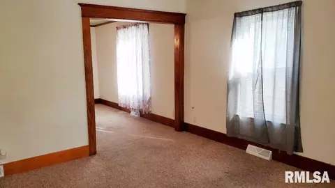 455 S Main St, Canton, IL 61520 photo 2