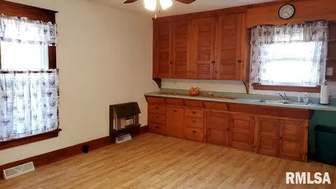 455 S Main St, Canton, IL 61520 photo 14