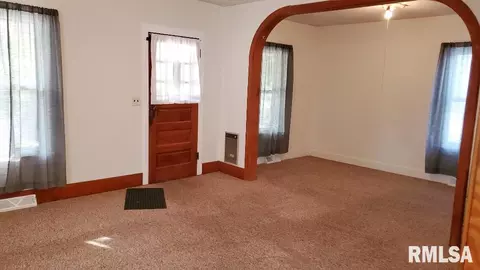 455 S Main St, Canton, IL 61520 photo 8