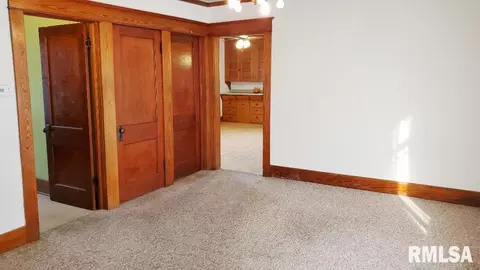 455 S Main St, Canton, IL 61520 photo 9