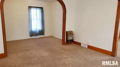 455 S Main St, Canton, IL 61520 photo 3