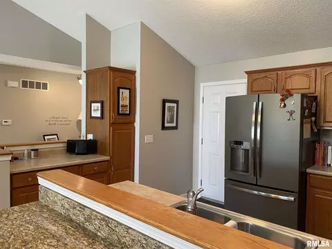 1504 Big Red Dr, Metamora, IL 61548 photo 5