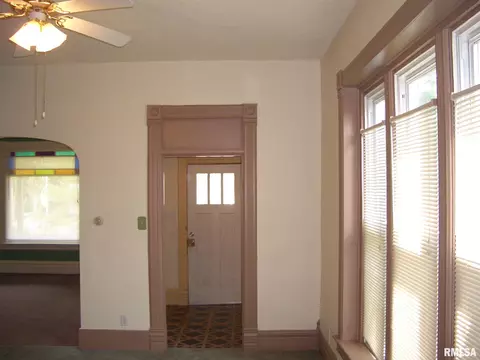 818 N Lafayette St, Macomb, IL 61455 photo 2