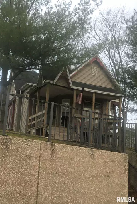 818 N Lafayette St, Macomb, IL 61455 photo 1