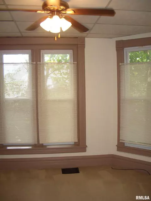 818 N Lafayette St, Macomb, IL 61455 photo 4