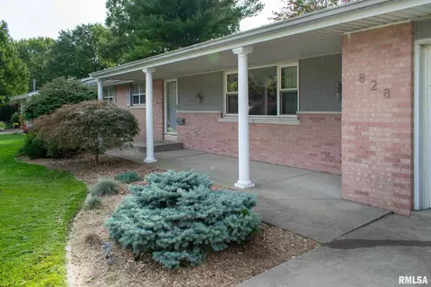 828 E Jackson St, Morton, IL 61550 photo 3