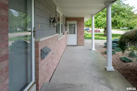 828 E Jackson St, Morton, IL 61550 photo 4