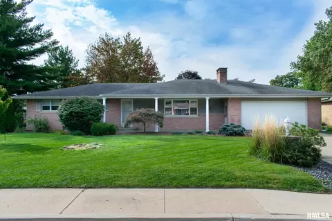 828 E Jackson St, Morton, IL 61550 photo 1