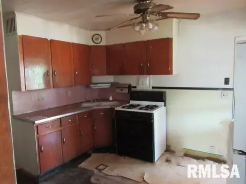 401 W Hill St, Eureka, IL 61530 photo 9