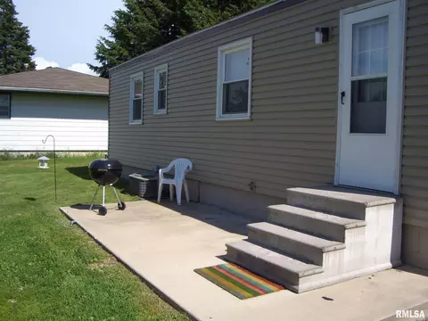 1742 W Jackson St, Macomb, IL 61455 photo 3