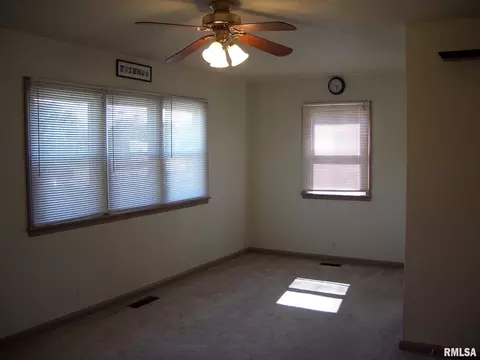 1742 W Jackson St, Macomb, IL 61455 photo 7