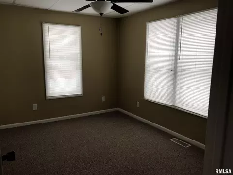 230 E Walker St, Macomb, IL 61455 photo 17