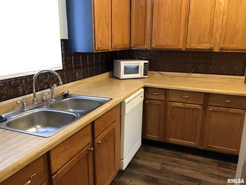 230 E Walker St, Macomb, IL 61455 photo 6