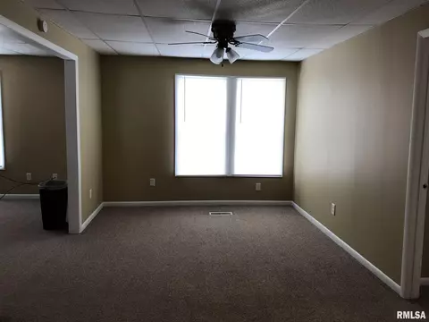 230 E Walker St, Macomb, IL 61455 photo 4