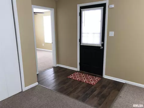 230 E Walker St, Macomb, IL 61455 photo 3