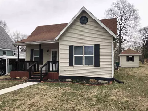 230 E Walker St, Macomb, IL 61455 photo 2