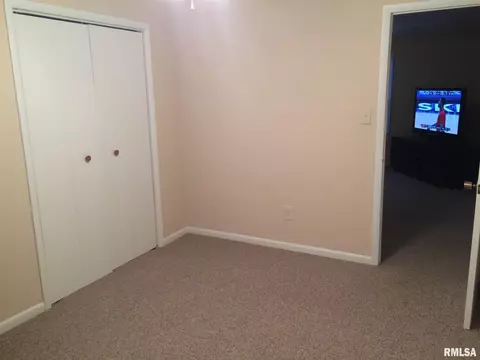 230 E Walker St, Macomb, IL 61455 photo 12