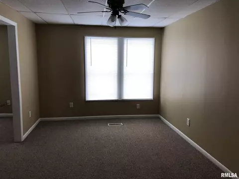 230 E Walker St, Macomb, IL 61455 photo 15