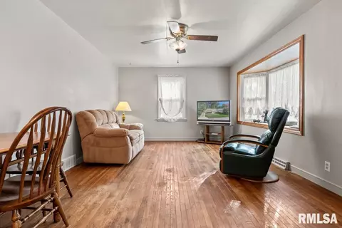 401 E Polk St, Morton, IL 61550 photo 8