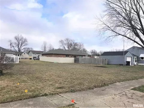 1007 Coolidge, Pekin, IL 61554 photo 2