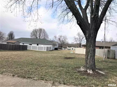 1007 Coolidge, Pekin, IL 61554 photo 4