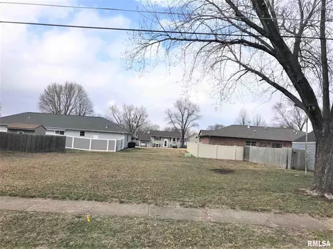 1007 Coolidge, Pekin, IL 61554 photo 5