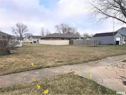 1007 Coolidge, Pekin, IL 61554 photo 1