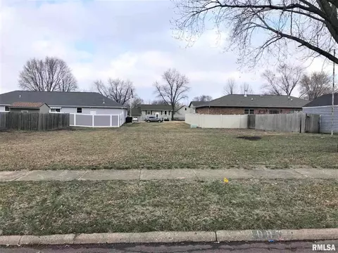 1007 Coolidge, Pekin, IL 61554 photo 3