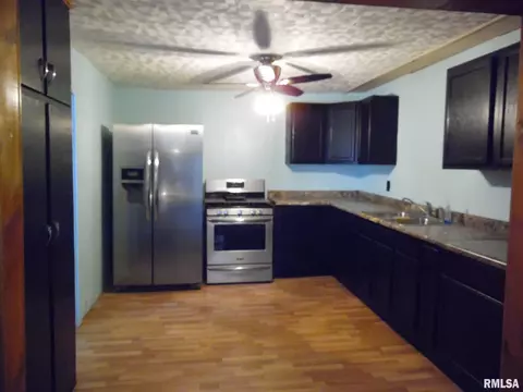 204 E 8th St, Glasford, IL 61533 photo 8