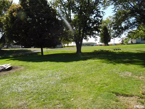204 E 8th St, Glasford, IL 61533 photo 4