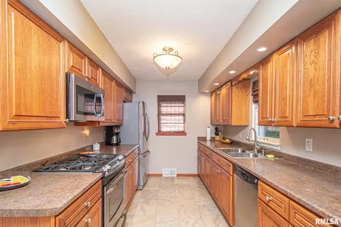 607 E Polk St, Morton, IL 61550 photo 7