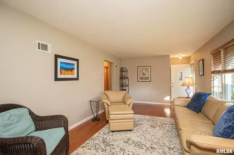 607 E Polk St, Morton, IL 61550 photo 6