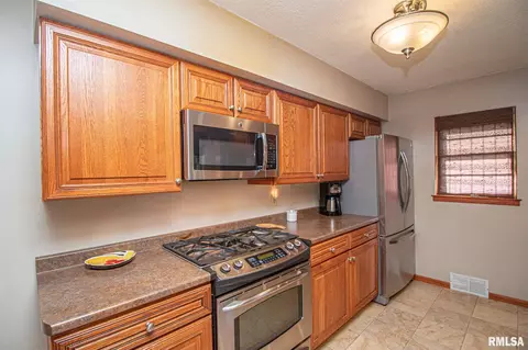 607 E Polk St, Morton, IL 61550 photo 8