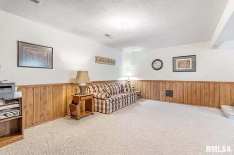 2100 Oak Dr, Eureka, IL 61530 photo 14