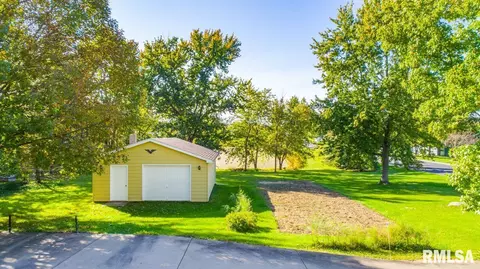 2100 Oak Dr, Eureka, IL 61530 photo 2