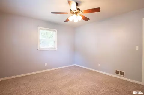 402 Jackson St, Washington, IL 61571 photo 25
