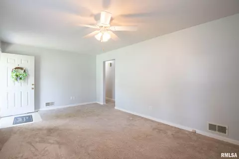 402 Jackson St, Washington, IL 61571 photo 20