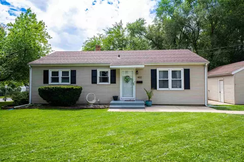 402 Jackson St, Washington, IL 61571 photo 3