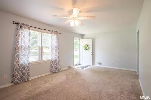 402 Jackson St, Washington, IL 61571 photo 18