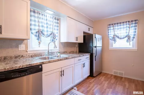 402 Jackson St, Washington, IL 61571 photo 12