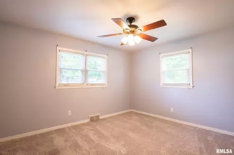 402 Jackson St, Washington, IL 61571 photo 24
