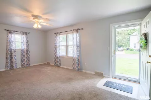 402 Jackson St, Washington, IL 61571 photo 22