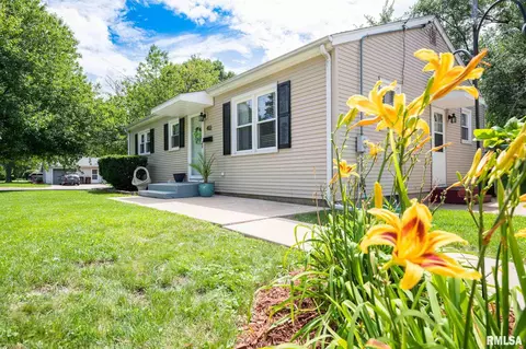 402 Jackson St, Washington, IL 61571 photo 4