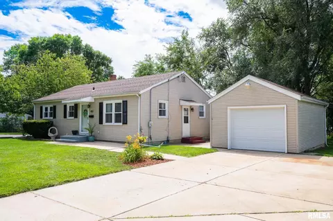 402 Jackson St, Washington, IL 61571 photo 5