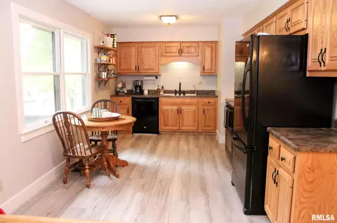2104 Oak Dr, Eureka, IL 61530 photo 9