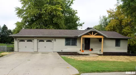 2104 Oak Dr, Eureka, IL 61530 photo 1