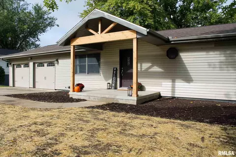 2104 Oak Dr, Eureka, IL 61530 photo 3