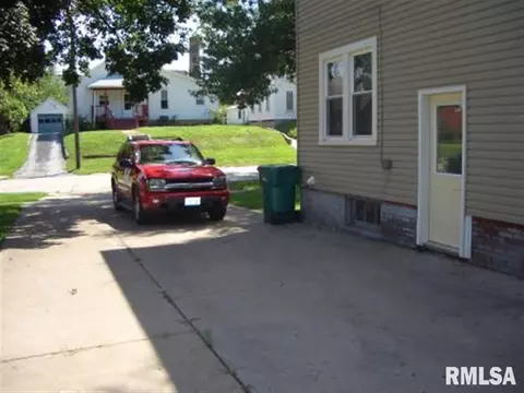414 W Calhoun St, Macomb, IL 61455 photo 2